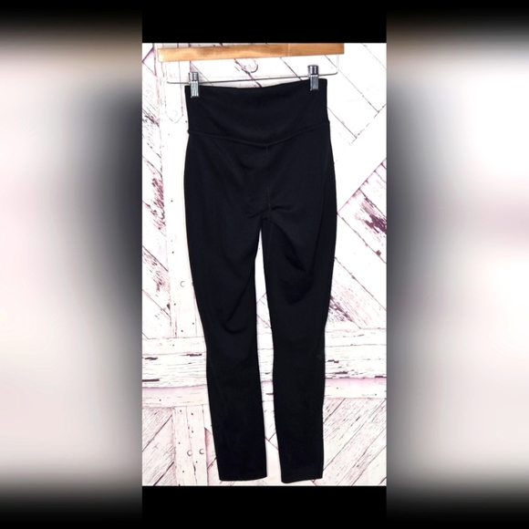 The North Face UPF 40+ Cropped Legging - Picture 2 of 4